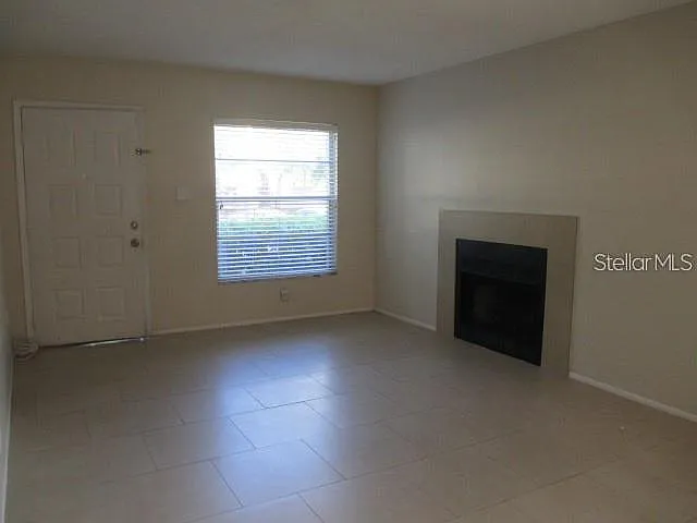 2 bed, 2.0 bath, 912 sqft, $1,500 — Photo 2