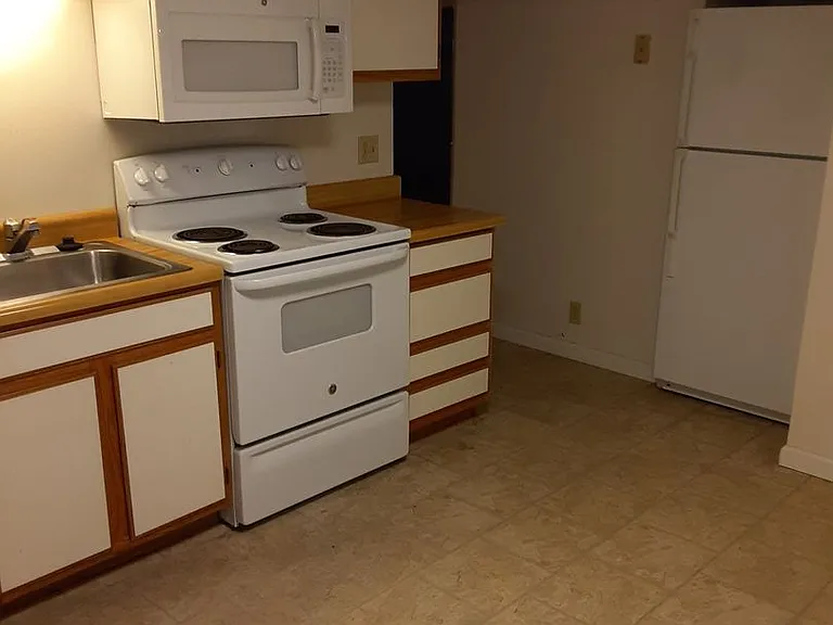 Manor Homes — Photo 35