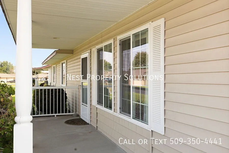 Building Photo - 807 Westshore Dr NE #E18