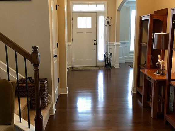 3rd image of 204 Poplar St