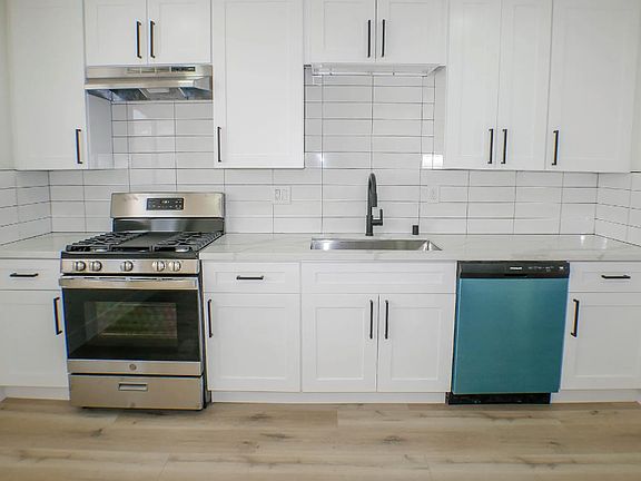 2nd image of 4911-4917 Del Mar Ave #4915.5