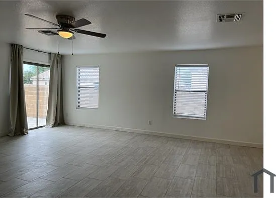 2403 E Palm Beach Dr — Photo 8