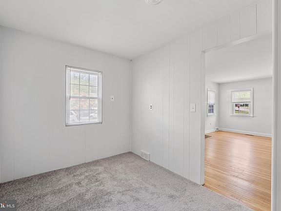 5th image of 326 Francis Way