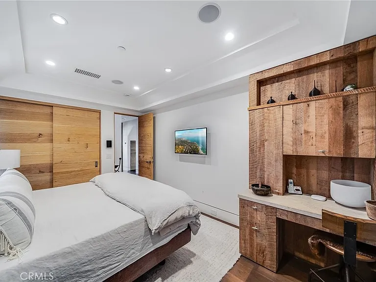 1920 Ocean Way — Photo 16