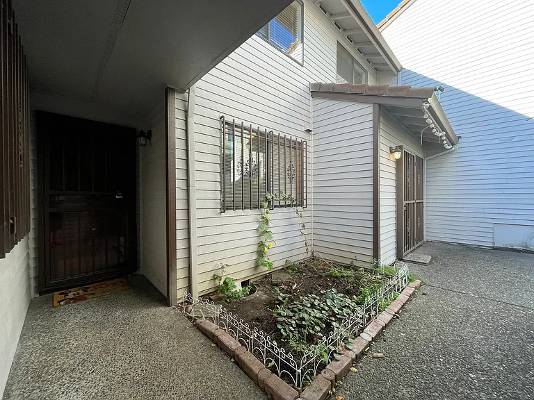12128 SE 104th Ct — Photo 2
