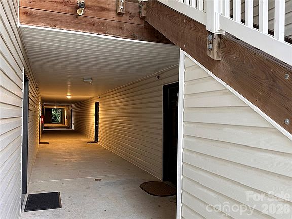 3rd image of 5236 Hilltop Rd