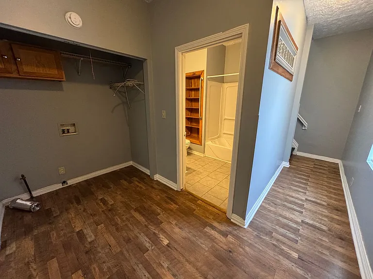 802 Iowa St — Photo 14