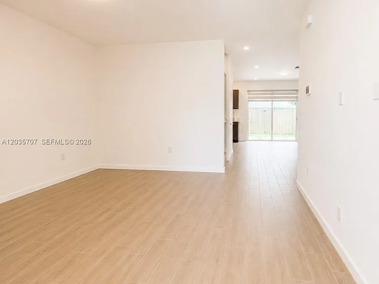 2459 SE 10th St #2459 — Photo 3