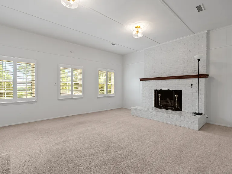 8045 Sabre Dr — Photo 9