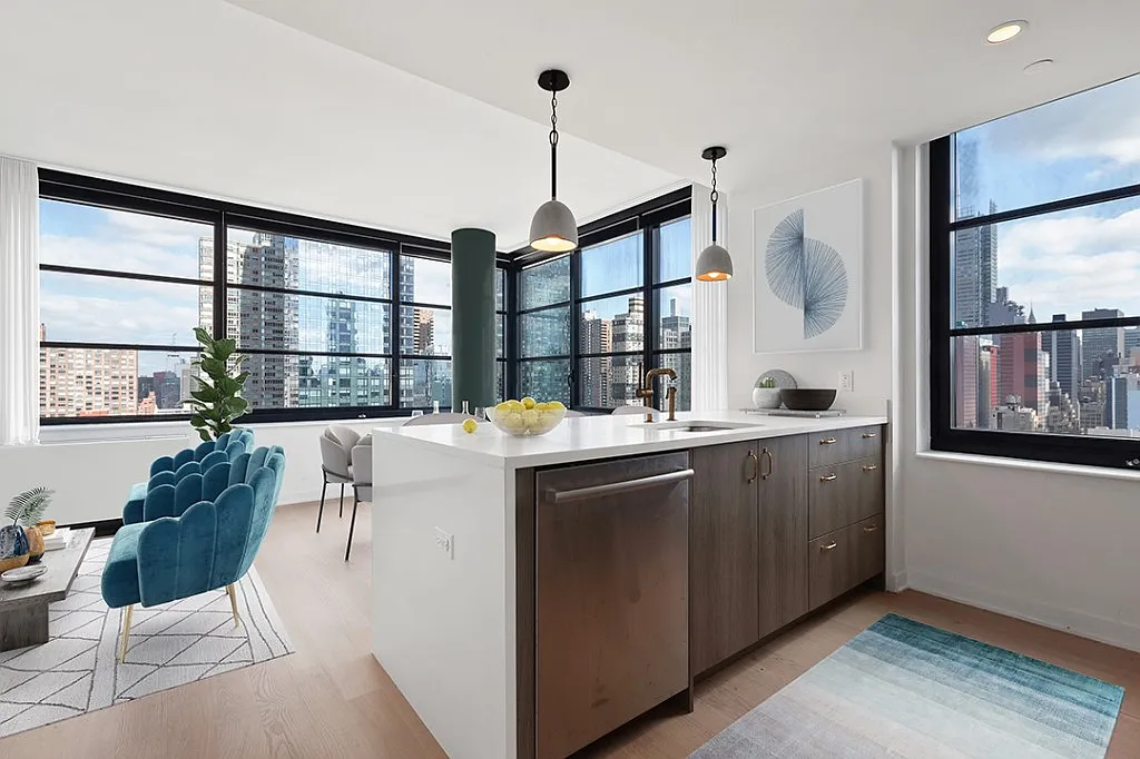 515 West 38th Street — Photo 4