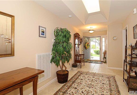 4th image of 527 Highland Ct