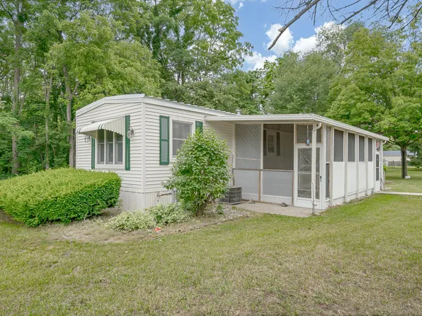 300 13th St, Plainwell, MI 49080