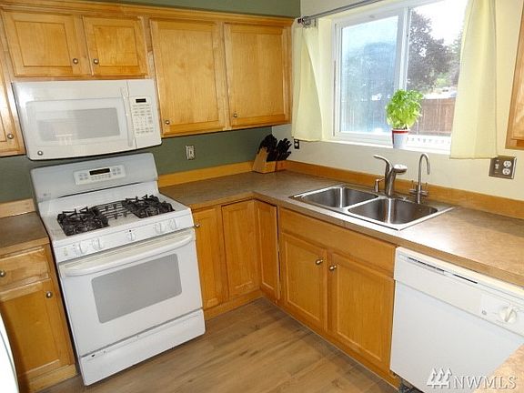 4th image of 5911 204th Street Ct E