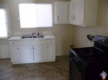 2nd image of 543 W Avenue H8
