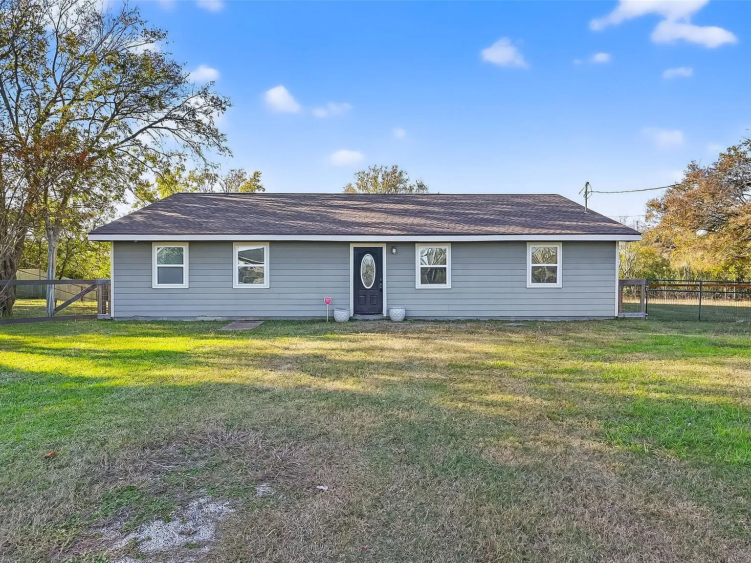 3 bed, 2.0 bath, 2116 sqft, $1,800 — Photo 1