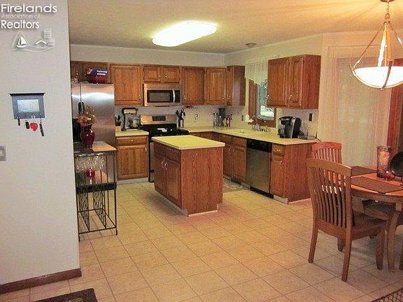 2nd image of 113 Loyola Dr