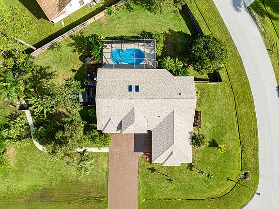 4th image of 715 SE Ablett Lane