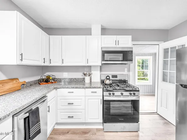 114 Danforth Ave, Pittsfield, MA 01201