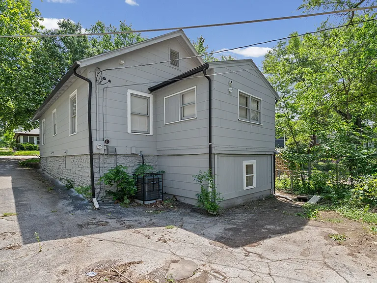 8102 Highland Ave — Photo 36