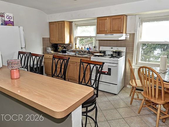 5th image of 176 Harding Pl