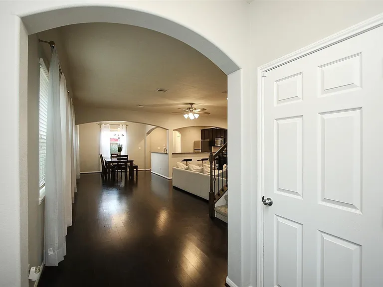 8517 Sunset Loch Dr — Photo 3