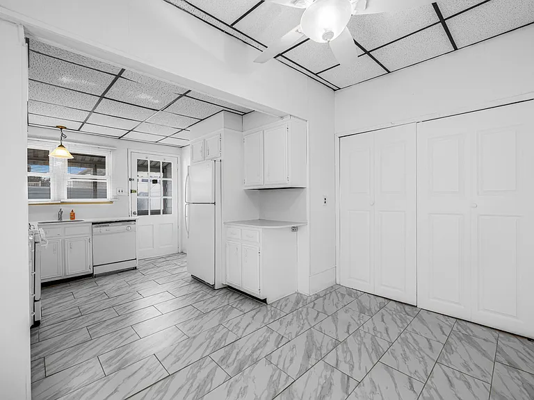7 N Jefferson Ave — Photo 9
