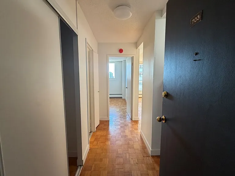 125 Somerset St W — Photo 2