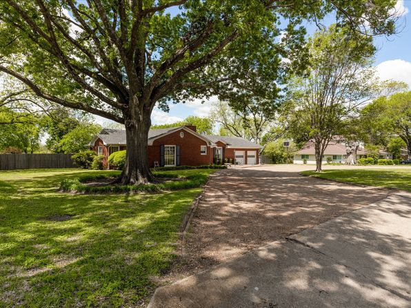 1805 N Preston St, Ennis, TX 75119