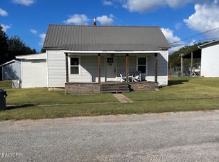 120 7th St, Calhoun, TN 37309