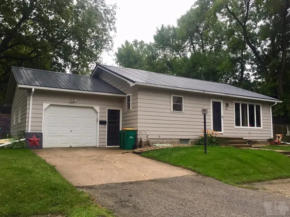 110 3rd St E, Crystal Lake, IA 50432