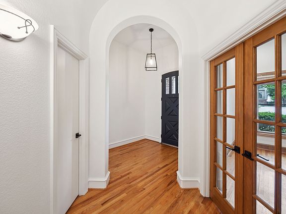 3rd image of 4433 Holland Ave