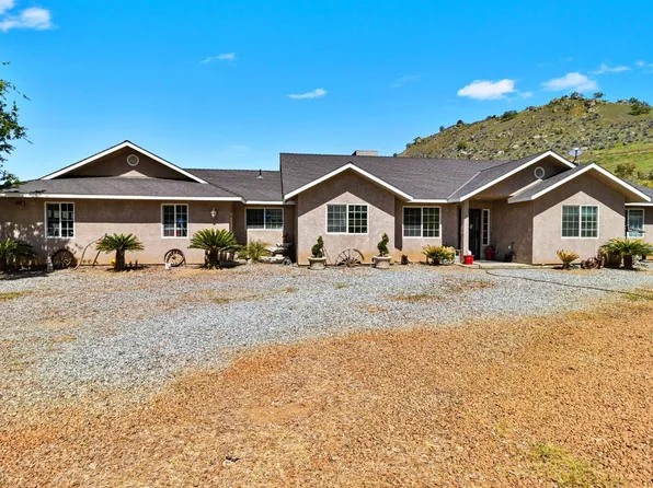 39453 Pepperweed Rd, Squaw Valley, CA 93675