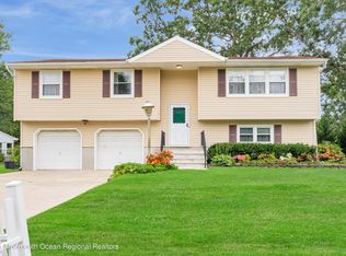 101 Mapletree Rd, Toms River, NJ 08753