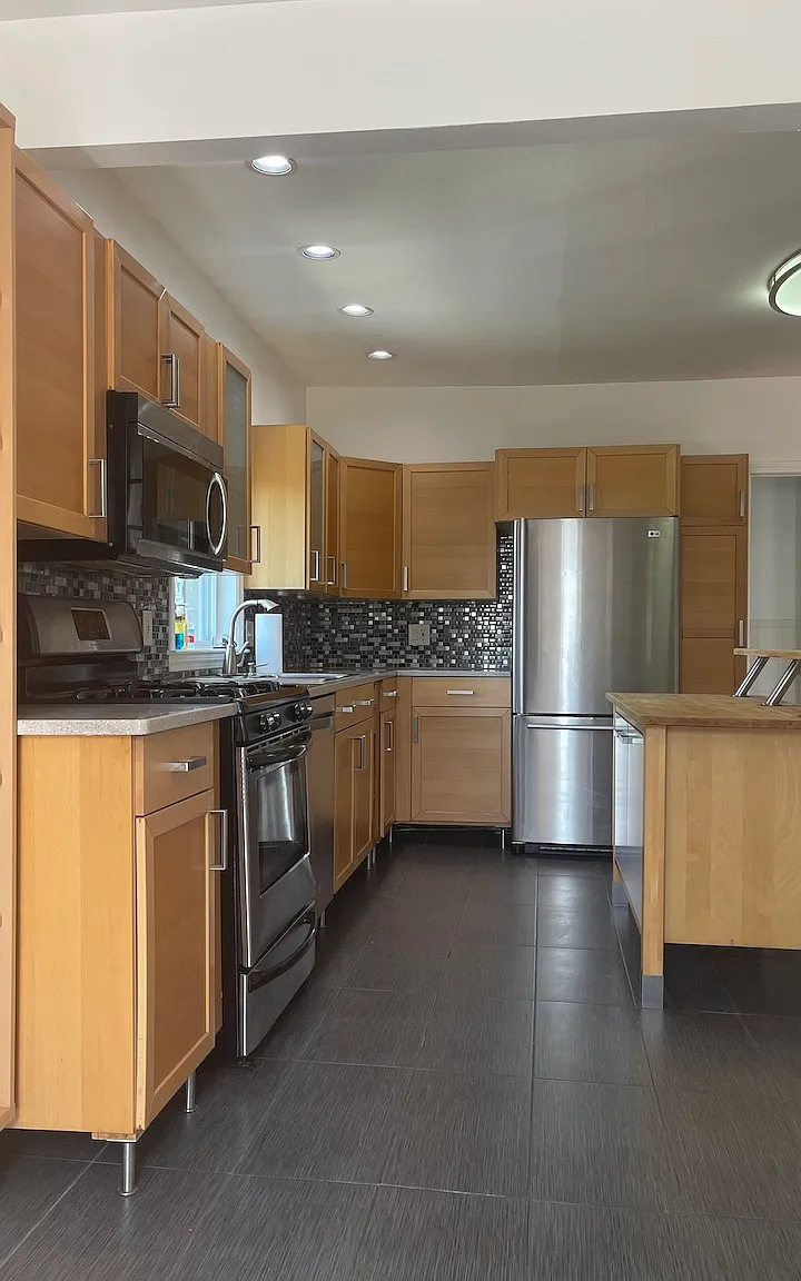 5 bed, 2000 sqft, $4,900 — Photo 4