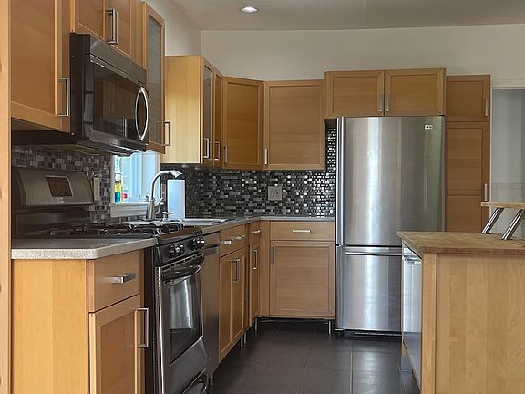 4th image of 16 Gould Ave Floor 2