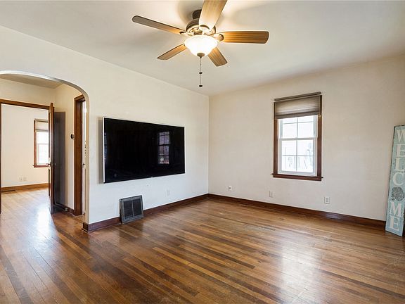 4th image of 1799 Park Ave