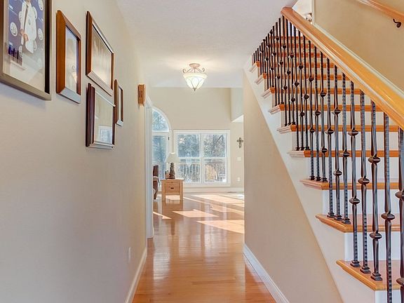4th image of 1310 Laura Ln