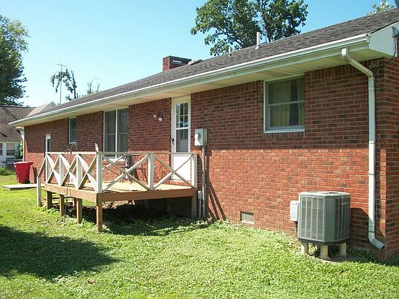 2nd image of 204 E Hawk Ln