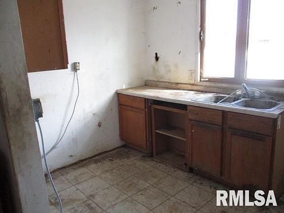 4th image of 5819 S Adams St