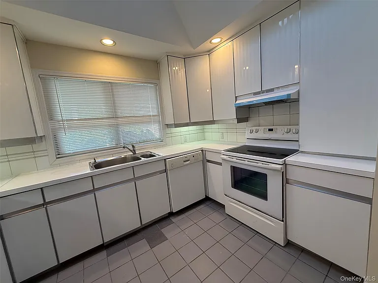 11 Webb Hill Rd — Photo 4