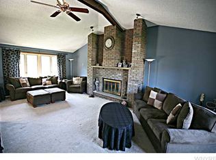 51 Taverly Dr, Williamsville, NY 14221