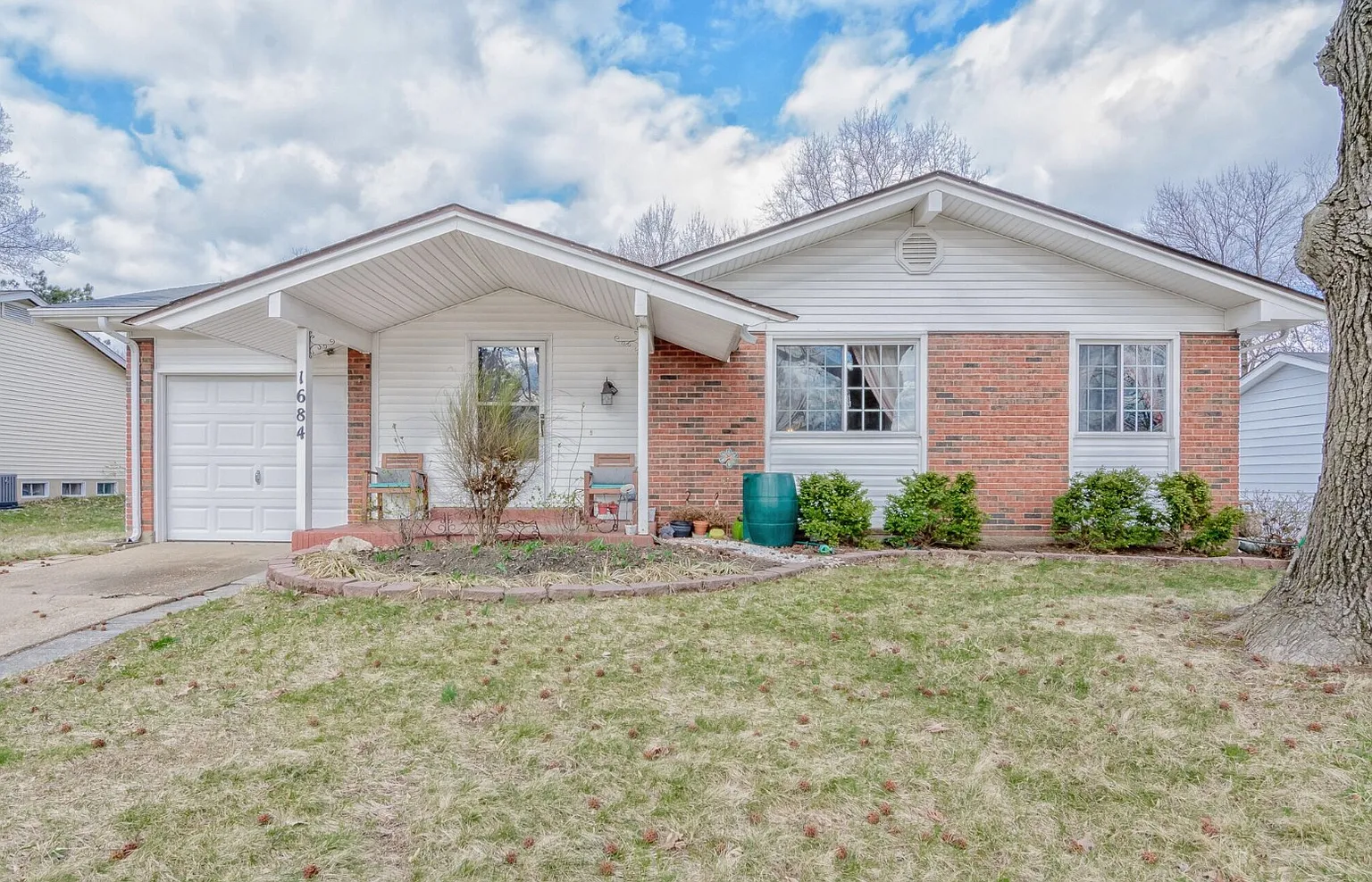 1684 Kew Gardens Dr photo 1