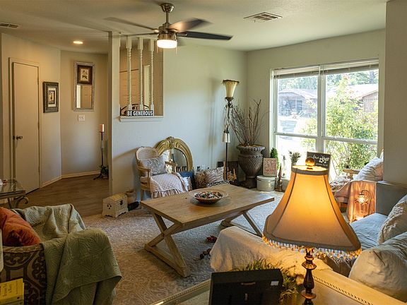5th image of 706 Violet St