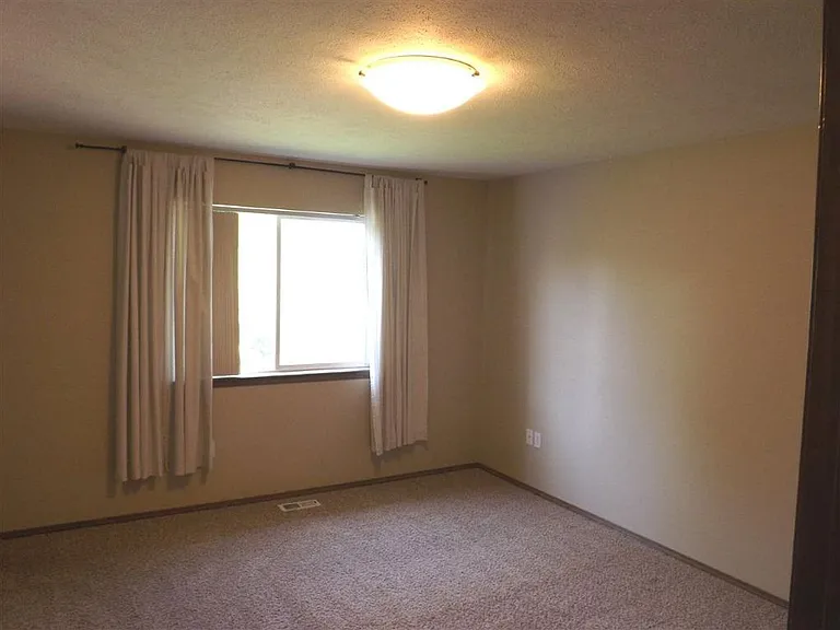 406 S Moore Ln — Photo 7