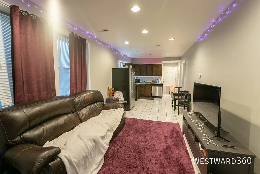 2844 N Whipple / 2 bed - 1 bath / Logan Square / Available 8/1 — Photo 4