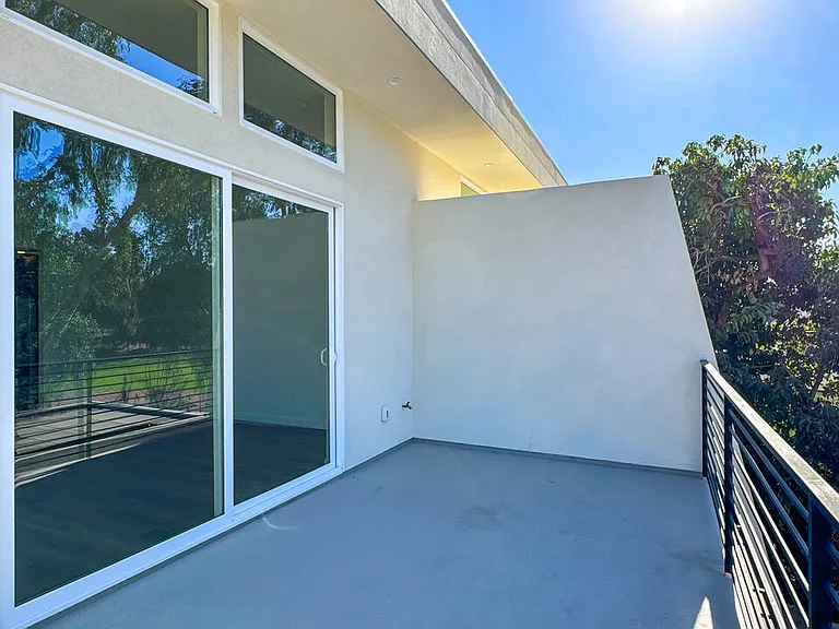 946 Lucile Ave — Photo 10