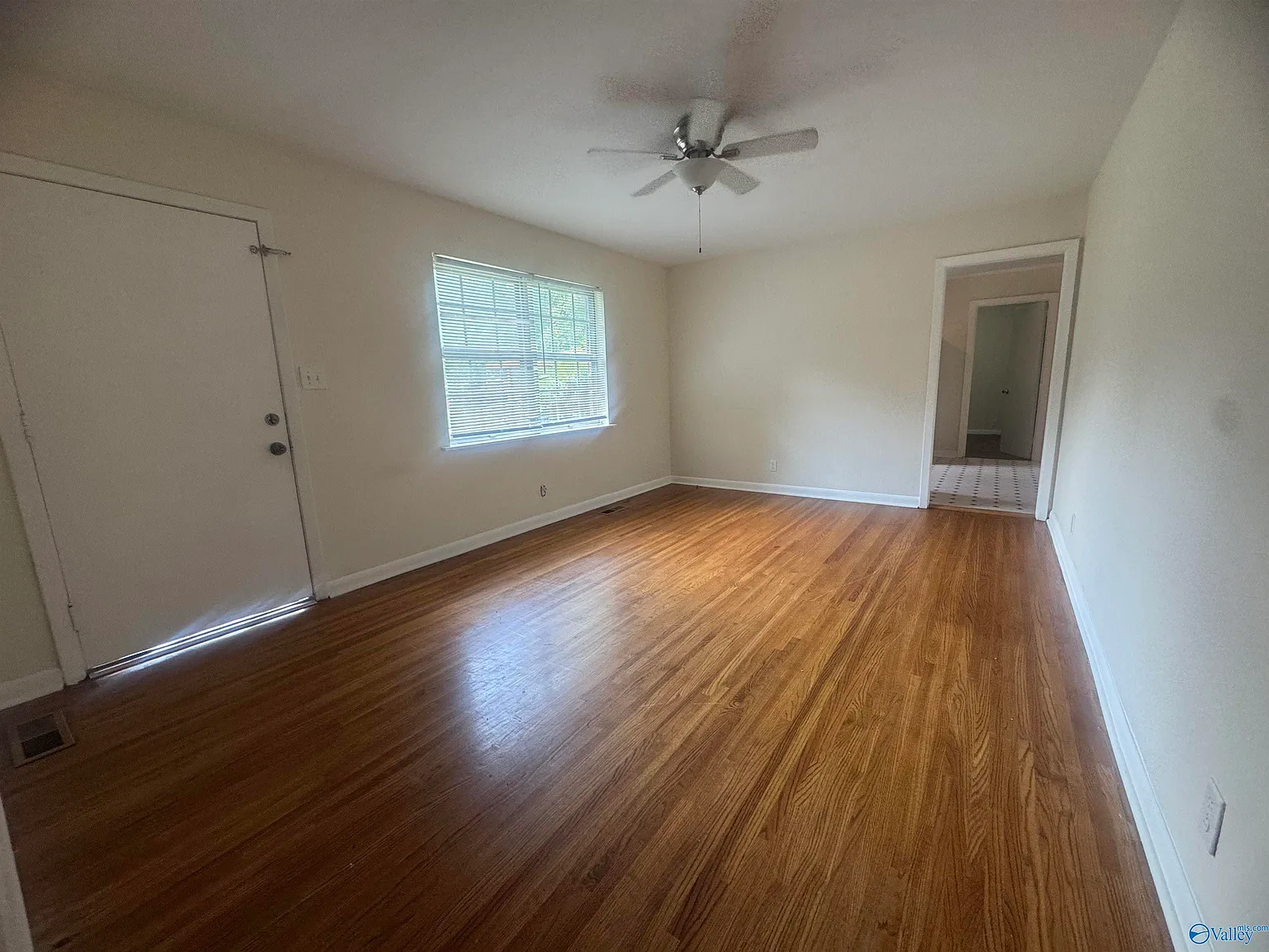 4 bed, 1.5 bath, 1300 sqft, $1,395 — Photo 3