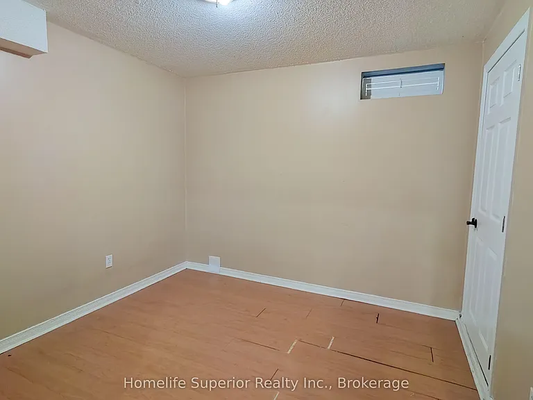 17 Summerfield Cres — Photo 24