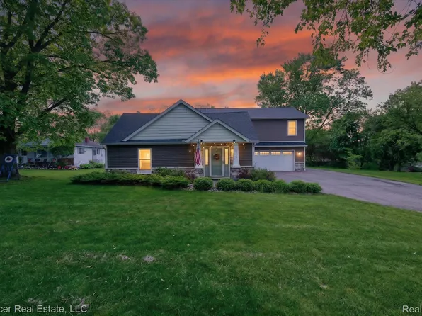 6415 Sunnydale Rd, Clarkston, MI 48346