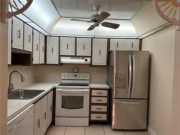 3rd image of 242 Burgundy Ave #F